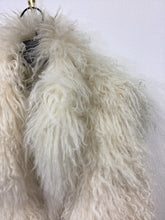 Load image into Gallery viewer, Vtg Shearling Fur Vest
