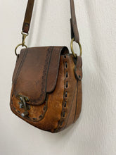 Load image into Gallery viewer, Vtg 70s Tooled leather bag as is
