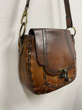 Load image into Gallery viewer, Vtg 70s Tooled leather bag as is
