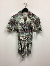 Load image into Gallery viewer, Vtg 70s Novelty Print Jacket
